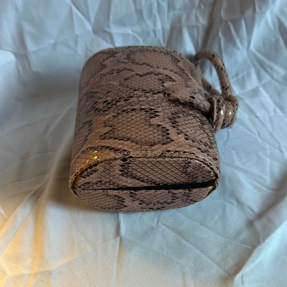 Elegant Tan Snake Print Women's Bag - Picture 5 of 10